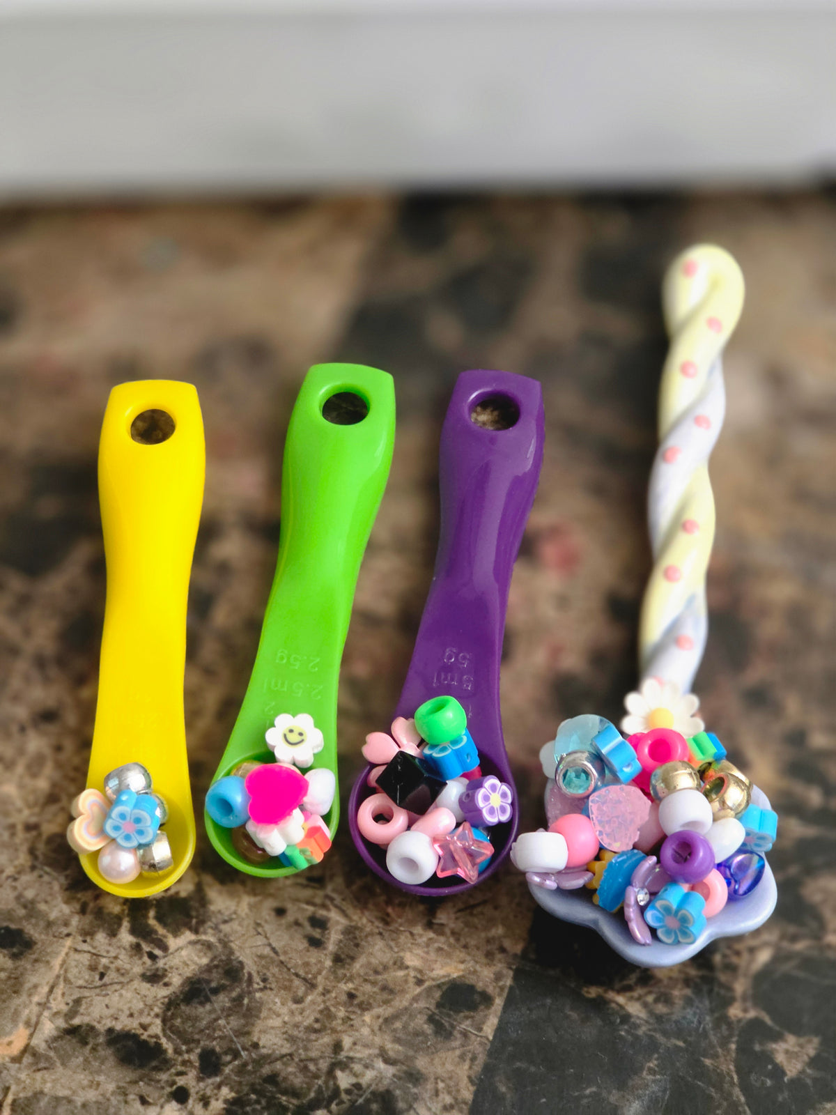 MYSTERY GEM SCOOPS-Beaded Surprise