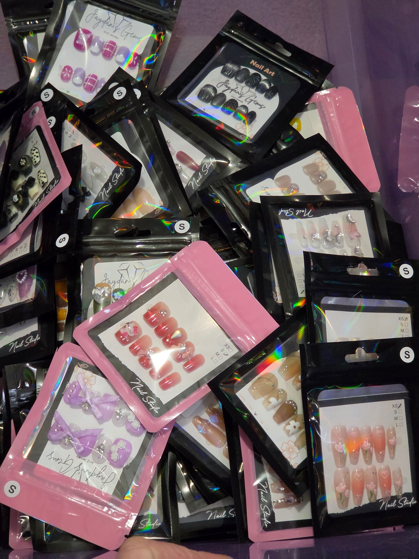 GEM SCOOPS- Nails & Accessories